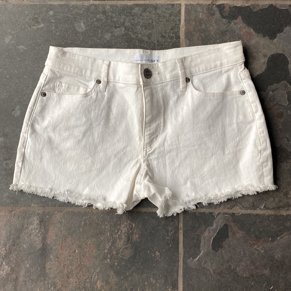 Ann Taylor loft white Jean shorts size 2